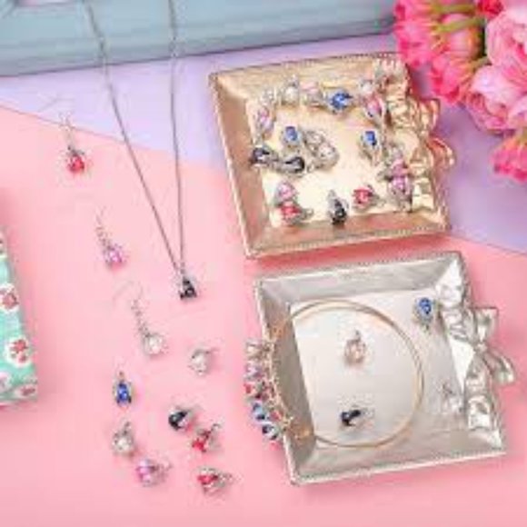 42 Pcs Dragon Claw Pendants NWT - Picture 3 of 3